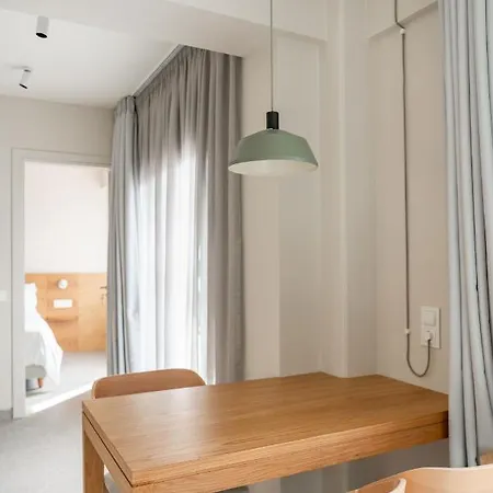 Townhouse Aparthotel 4*
