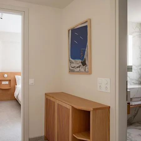 מלון דירות Townhouse 4*